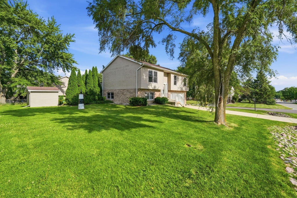 Photo of 3909 Brookside Drive, Crown Point, IN 46307 (MLS # 843153)