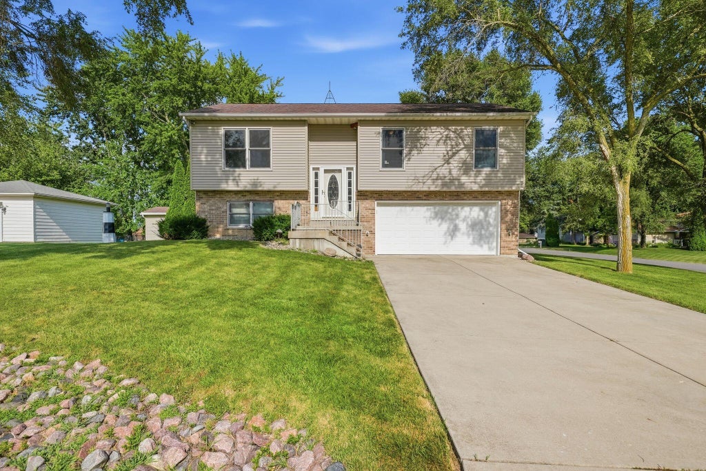 Photo of 3909 Brookside Drive, Crown Point, IN 46307 (MLS # 843153)