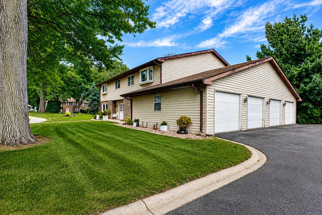 Photo of 1845 Burgundy Street, Schererville, IN 46375 (MLS # 844691)