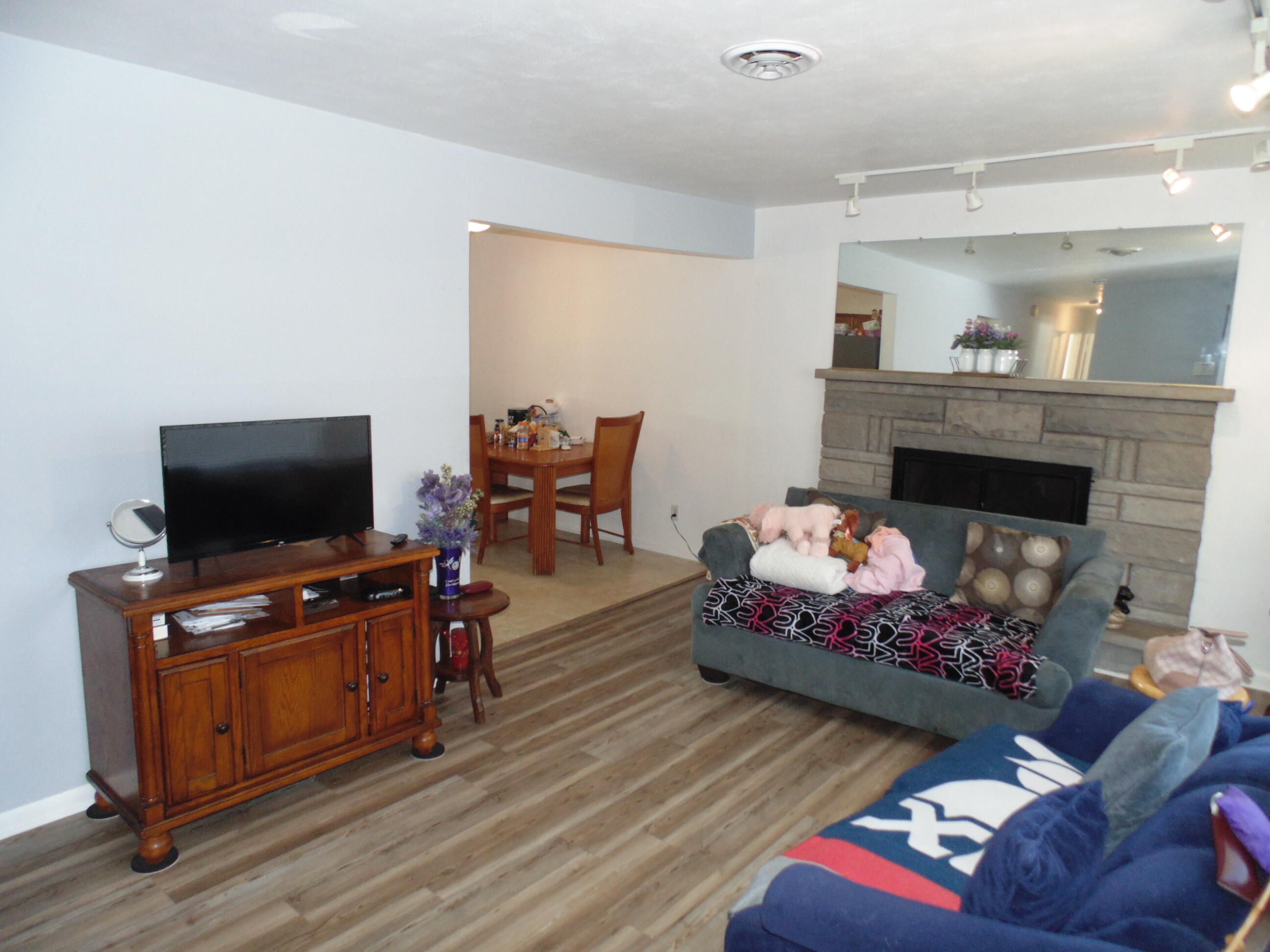 2009 Fairview Avenue