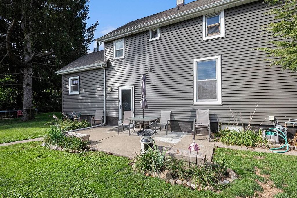 Photo of 608 E Jefferson Avenue, La Porte, IN 46350 (MLS # 829421)