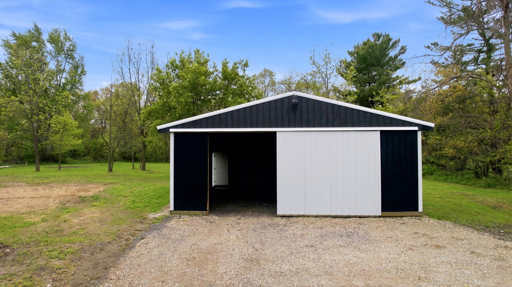 Photo of 100 E 700 N, Valparaiso, IN 46383 (MLS # 838632)