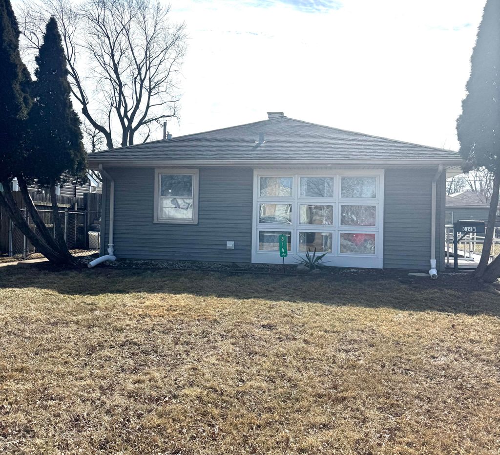 Photo of 814 W Woodside Drive, Griffith, IN 46319 (MLS # 834425)