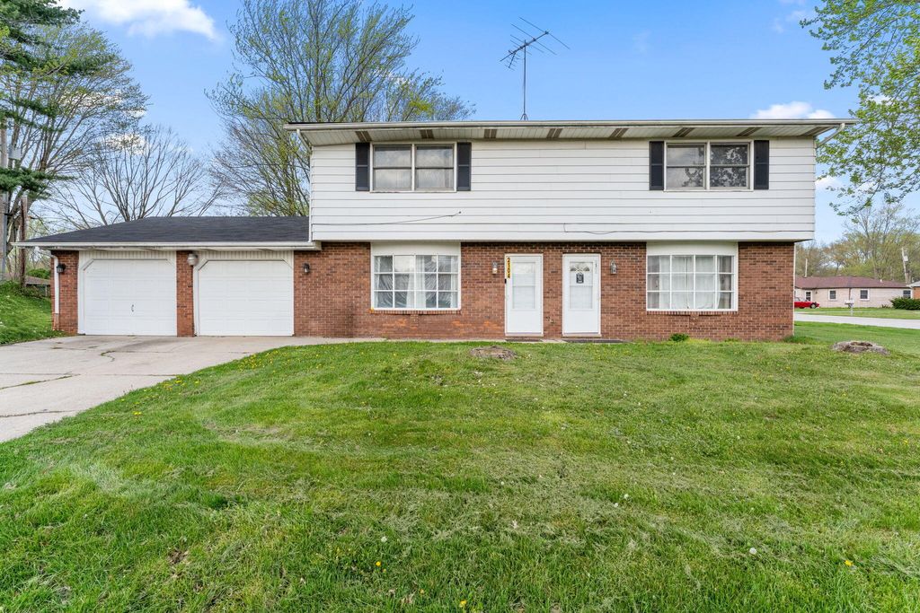 Photo of 2102-2104 Washington Avenue, Chesterton, IN 46304 (MLS # 837355)