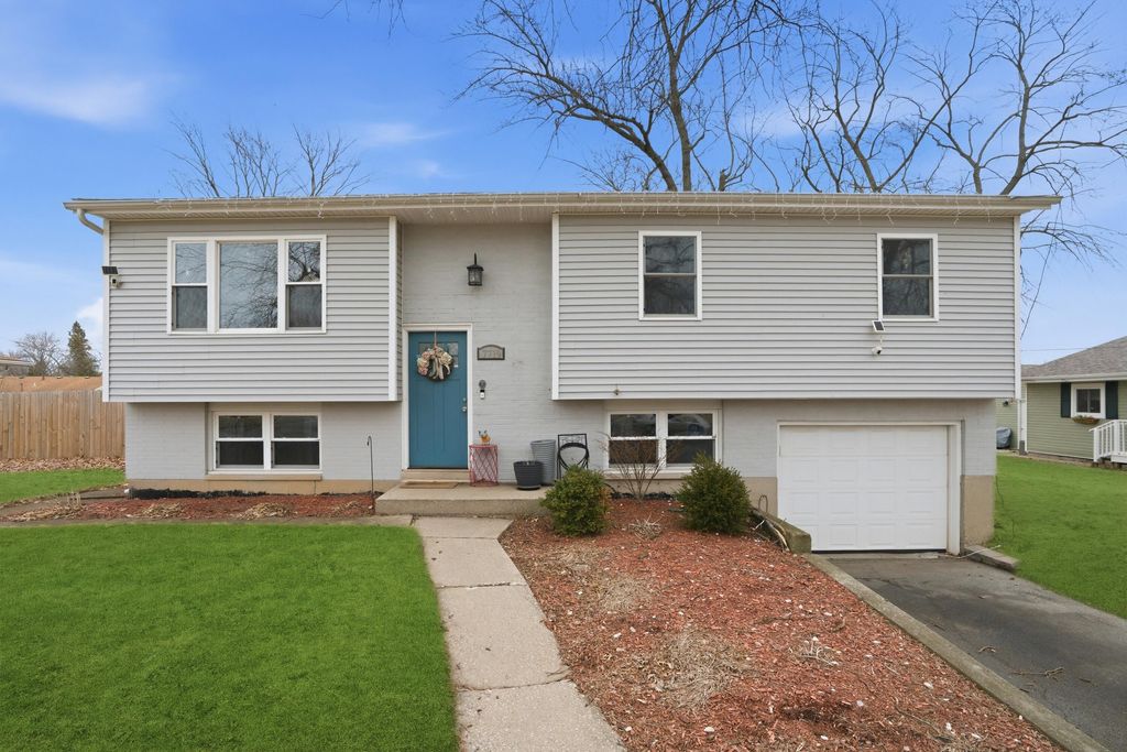 Photo of 7719 Bigger Street, Merrillville, IN 46410 (MLS # 834325)