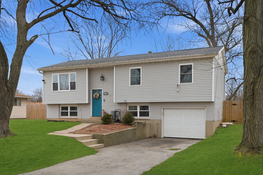 Photo of 7719 Bigger Street, Merrillville, IN 46410 (MLS # 834325)