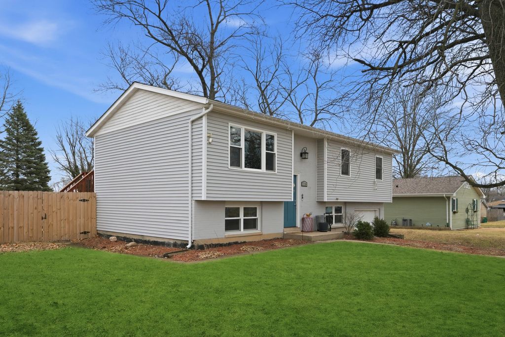 Photo of 7719 Bigger Street, Merrillville, IN 46410 (MLS # 834325)