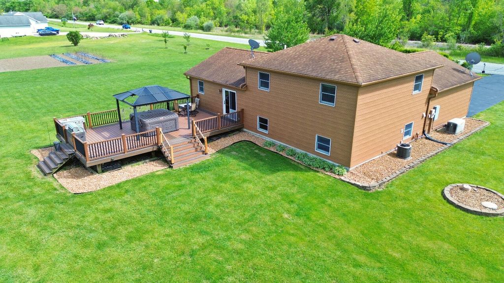 Photo of 343 W State Road 130, Valparaiso, IN 46385 (MLS # 839436)