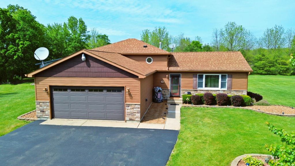 Photo of 343 W State Road 130, Valparaiso, IN 46385 (MLS # 839436)