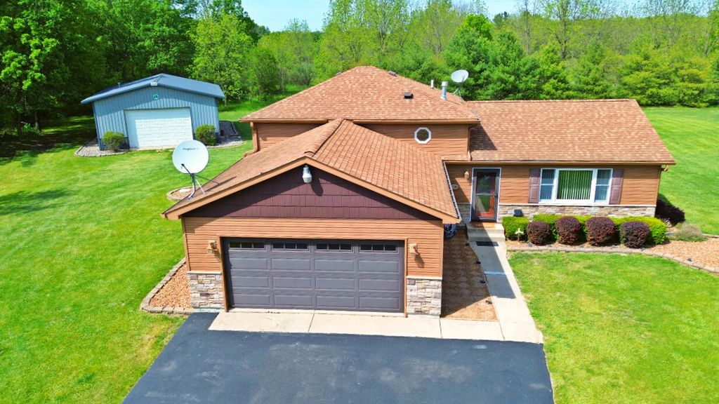 Photo of 343 W State Road 130, Valparaiso, IN 46385 (MLS # 839436)