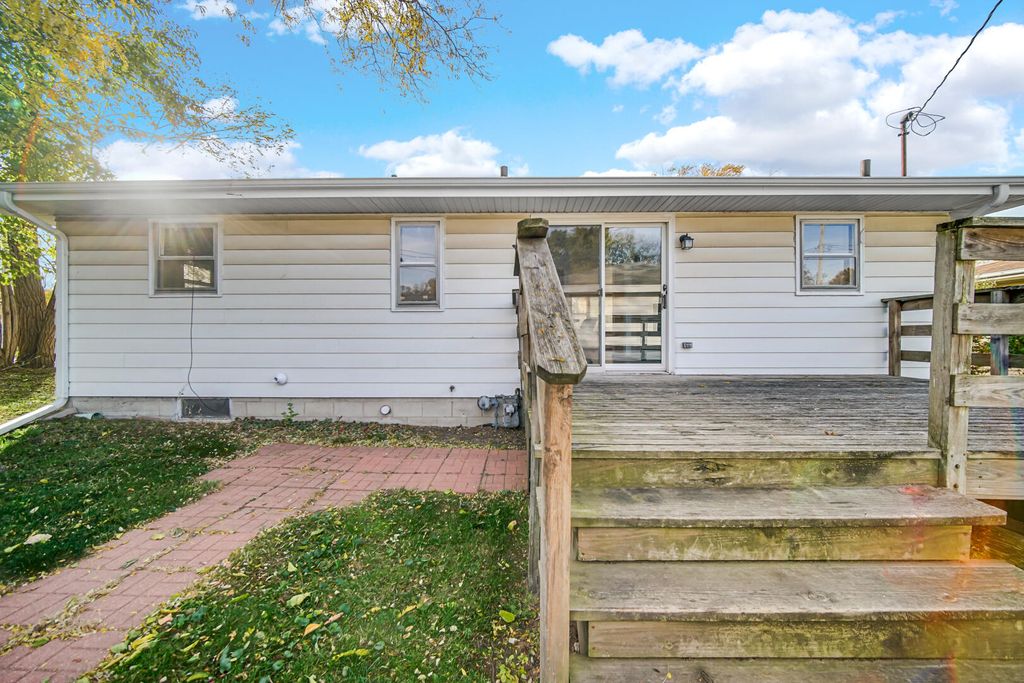 Photo of 1649 Kuhn Drive, Schererville, IN 46375 (MLS # 830534)