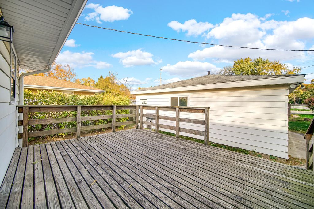 Photo of 1649 Kuhn Drive, Schererville, IN 46375 (MLS # 830534)