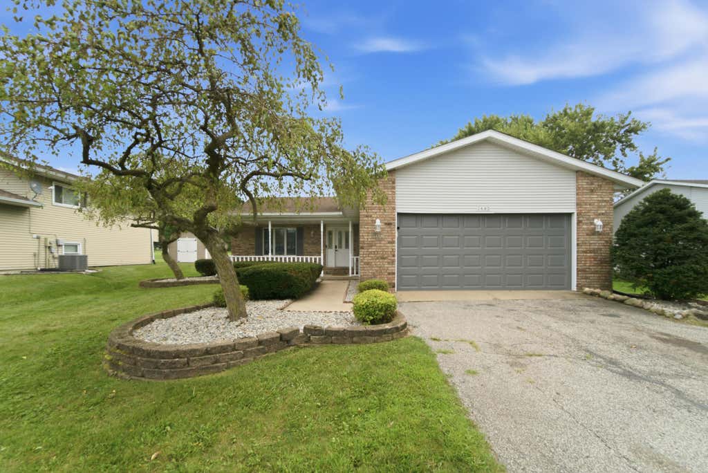Photo of 3695 Kingsway Drive, Crown Point, IN 46307 (MLS # 843588)