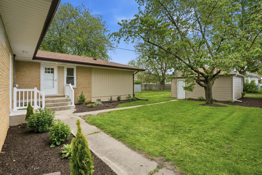 Photo of 3116 Garfield Avenue, Highland, IN 46322 (MLS # 839454)