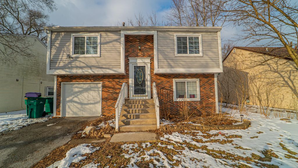 Photo of 1058 W 61st Avenue, Merrillville, IN 46410 (MLS # 833644)