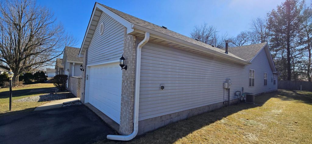 Photo of 5721 Gull Drive, Schererville, IN 46375 (MLS # 834387)