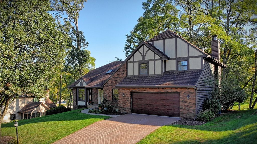 Photo of 512 Camden Court, Valparaiso, IN 46385 (MLS # 829457)