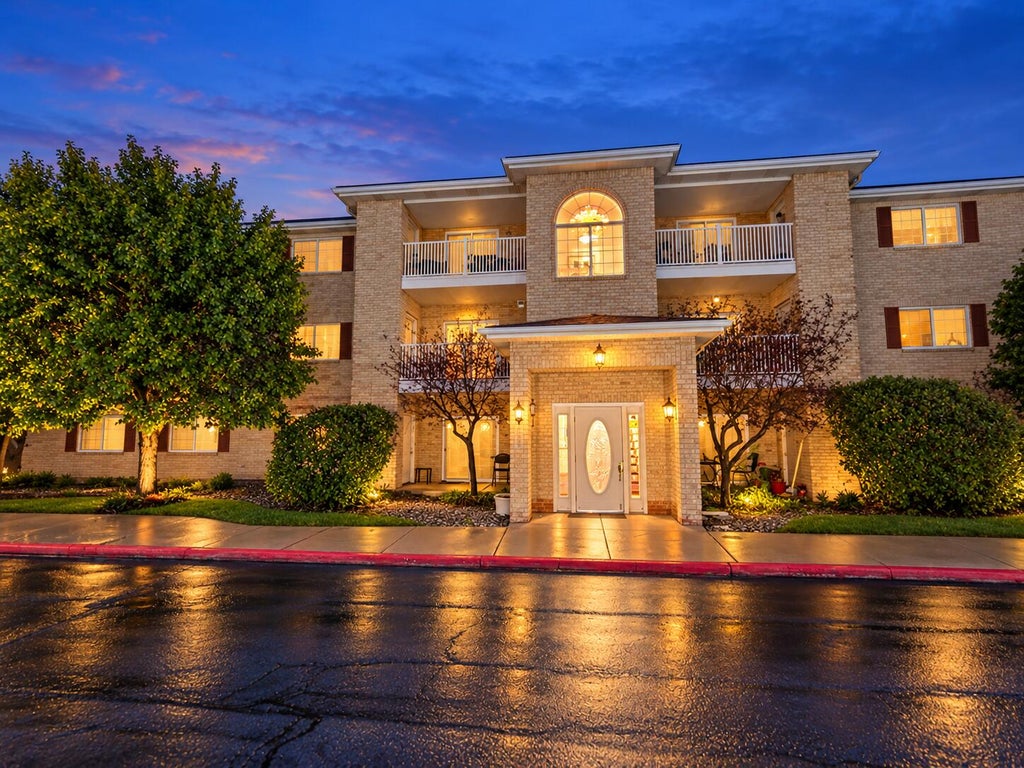Photo of 2039 W 75th Place #15, Merrillville, IN 46410 (MLS # 846306)