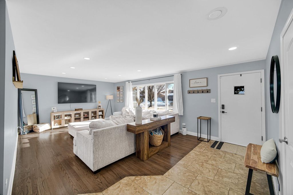 Photo of 3011 Garfield Avenue, Highland, IN 46322 (MLS # 831914)