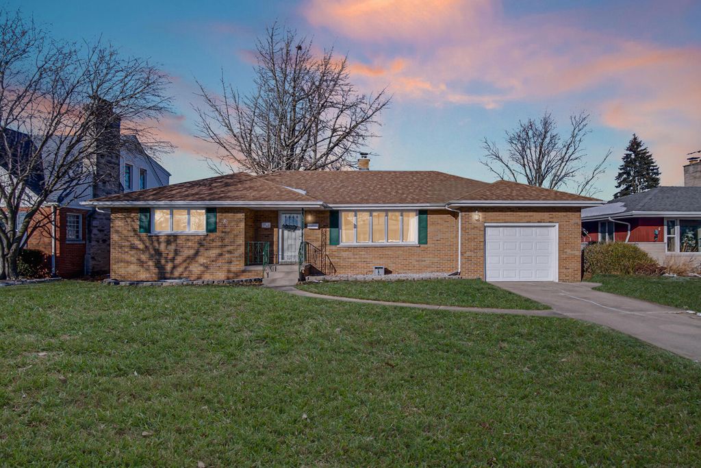 Photo of 3011 Garfield Avenue, Highland, IN 46322 (MLS # 831914)