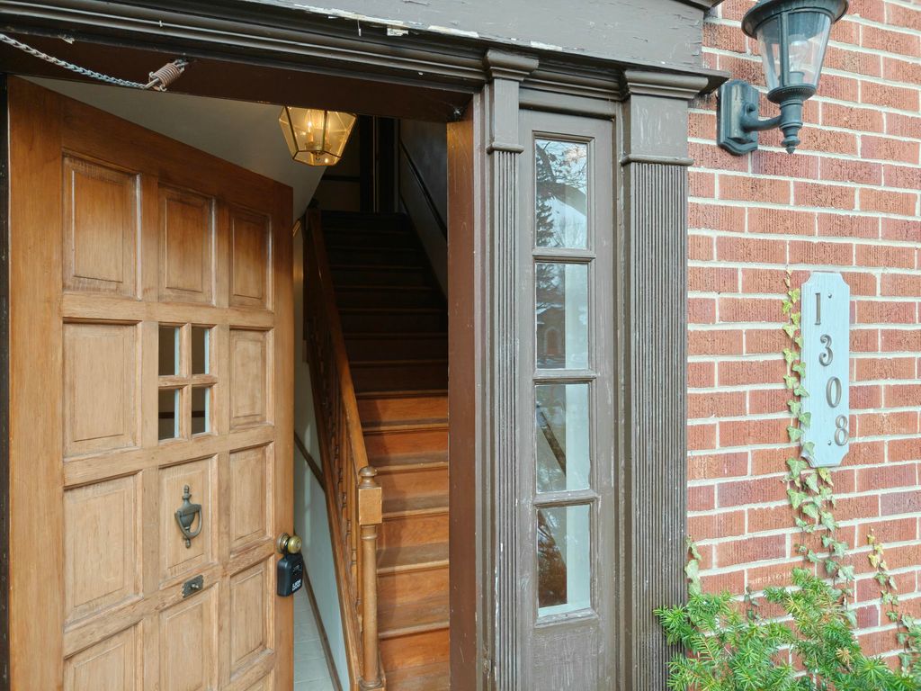 Photo of 1308 Del Vista Drive, Valparaiso, IN 46385 (MLS # 835657)