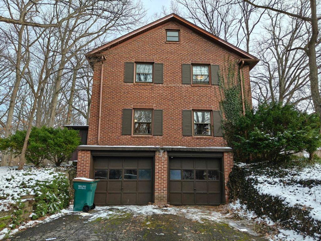 Photo of 1308 Del Vista Drive, Valparaiso, IN 46385 (MLS # 835657)