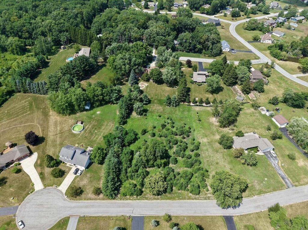 Photo of 427 Rolling Meadow Drive, Valparaiso, IN 46385 (MLS # 835917)