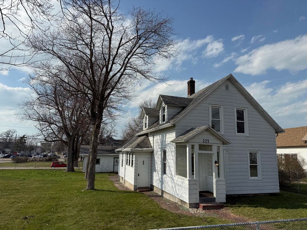 Photo of 225 Columbia Street, Michigan City, IN 46360 (MLS # 838368)
