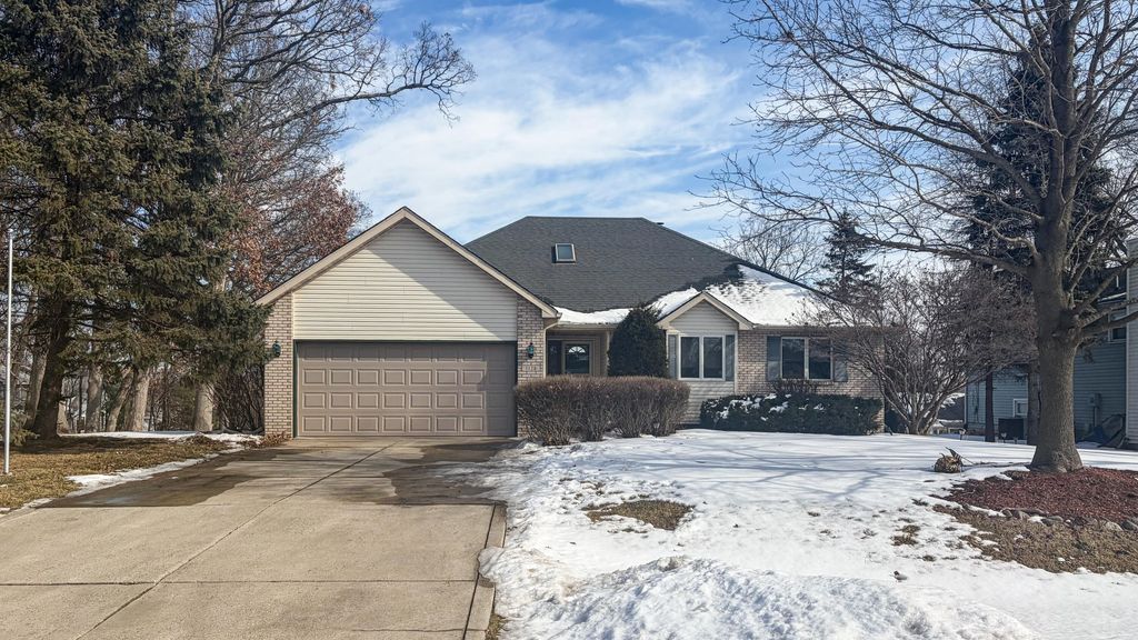 Photo of 1128 Country Club Drive, Crown Point, IN 46307 (MLS # 833896)