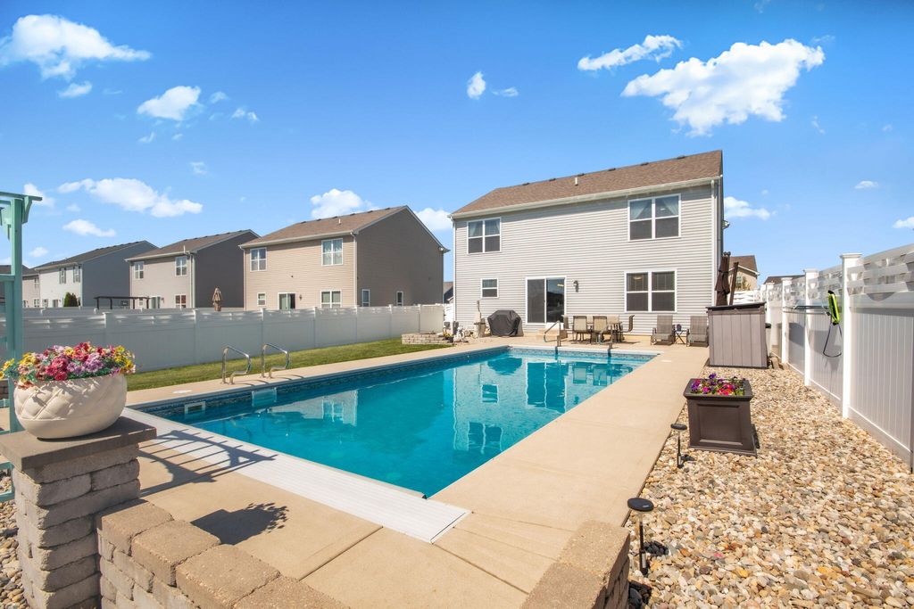 Photo of 13205 Mckinley Place, Crown Point, IN 46307 (MLS # 838009)