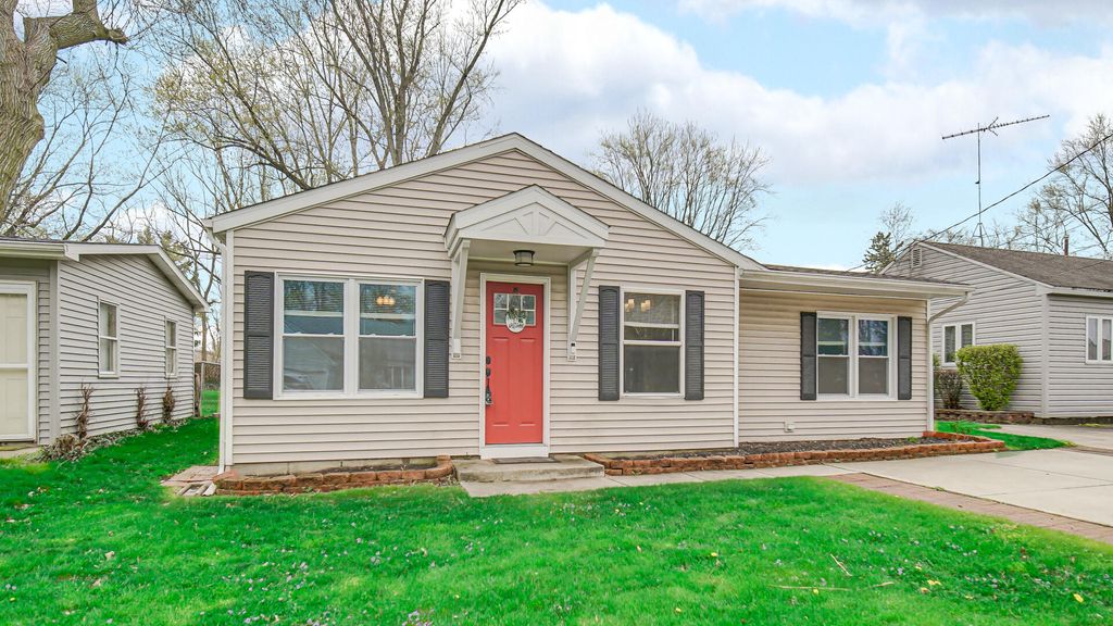 Photo of 309 Michigami Trail, Chesterton, IN 46304 (MLS # 837208)