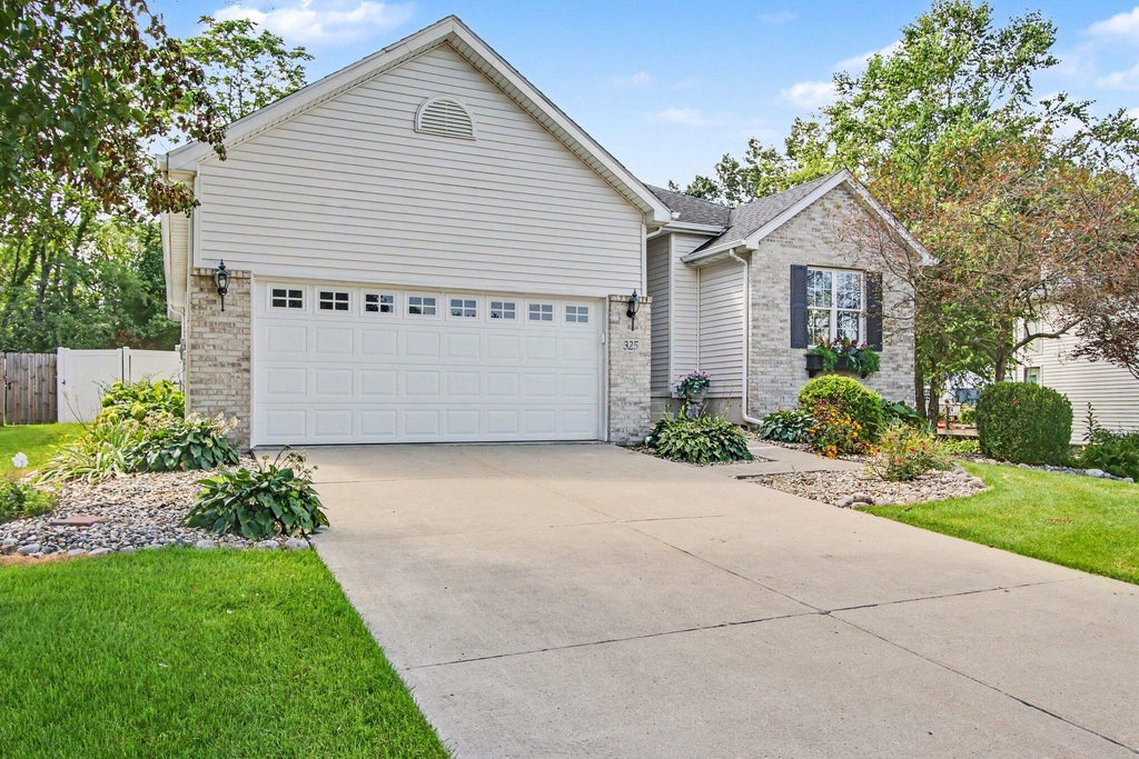 Photo of 325 Galway Drive, Valparaiso, IN 46385 (MLS # 844452)