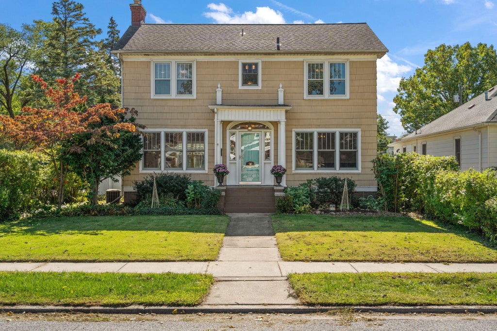 Photo of 32 Lawndale Street, Hammond, IN 46324 (MLS # 846550)