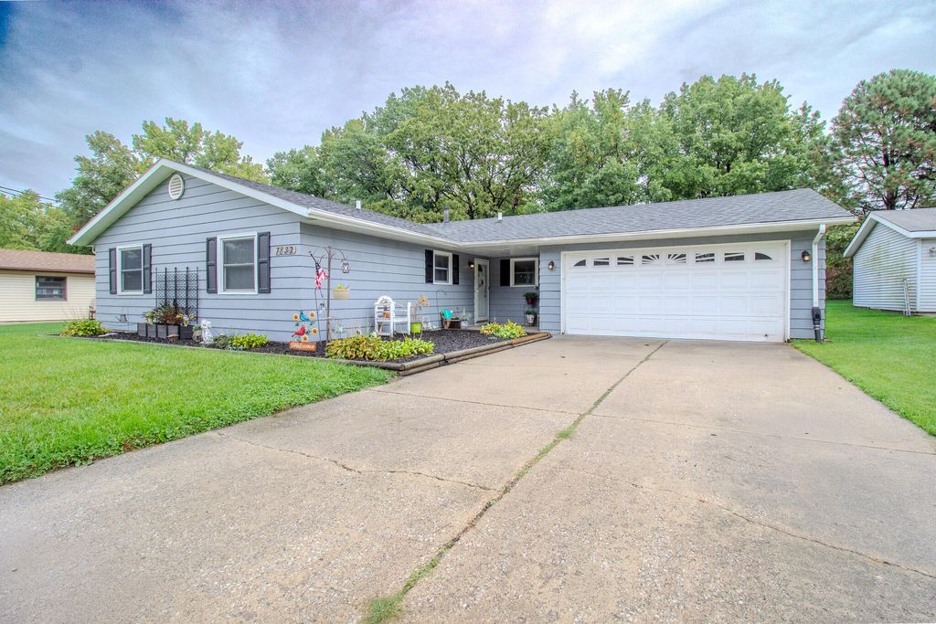 Photo of 1837 N Indiana Place, Griffith, IN 46319 (MLS # 829387)