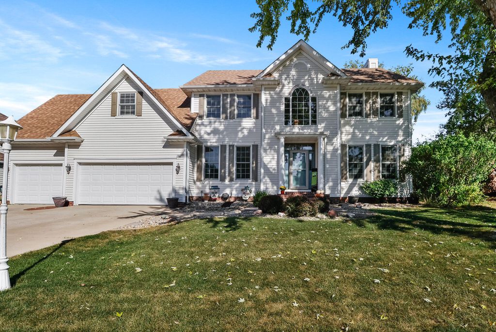 Photo of 1054 Smallwood Trail, Valparaiso, IN 46385 (MLS # 829583)