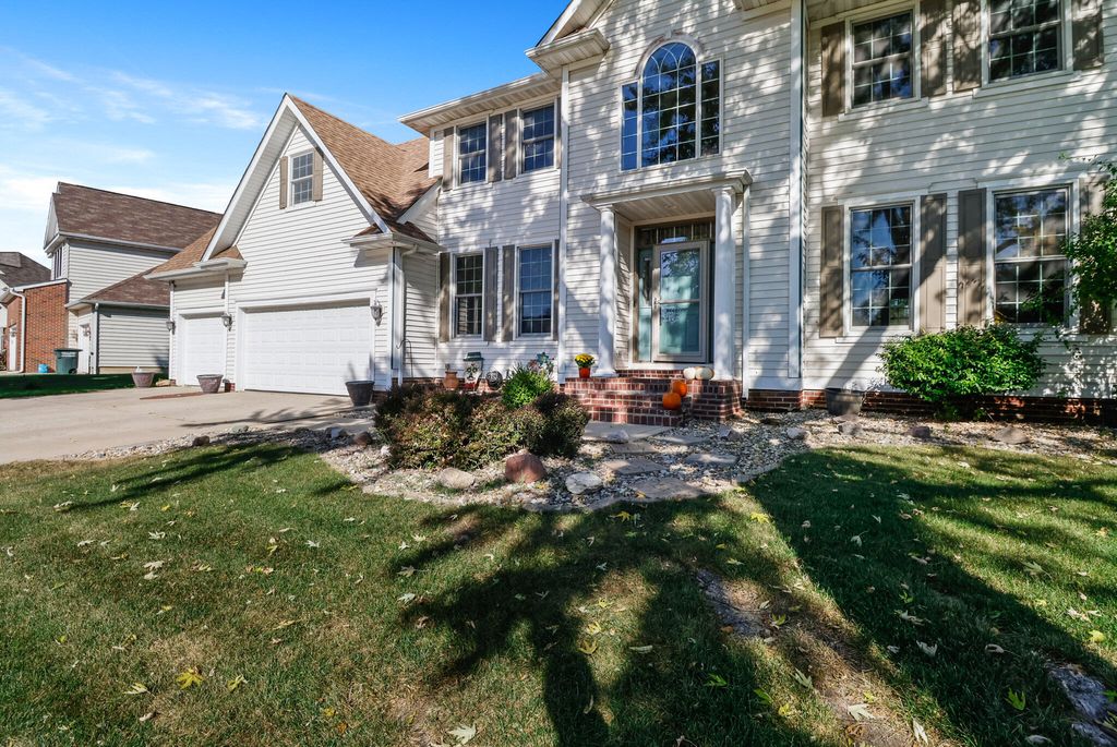 Photo of 1054 Smallwood Trail, Valparaiso, IN 46385 (MLS # 829583)