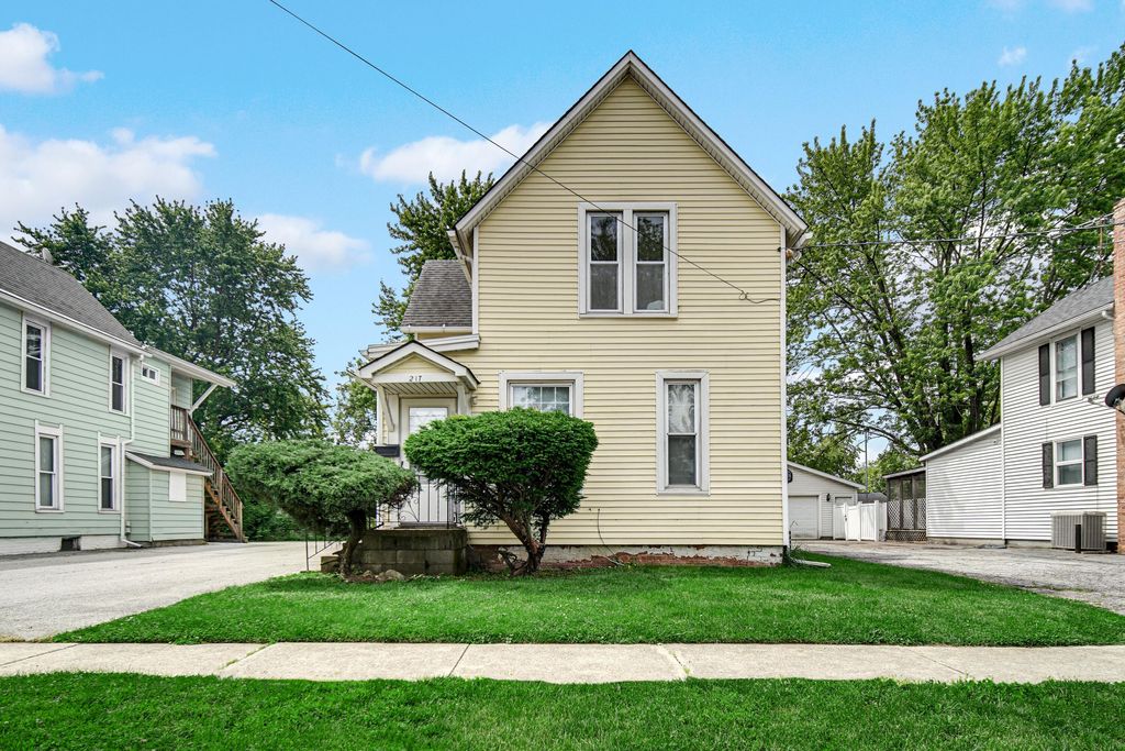 Photo of 217 E North Street, Crown Point, IN 46307 (MLS # 839743)