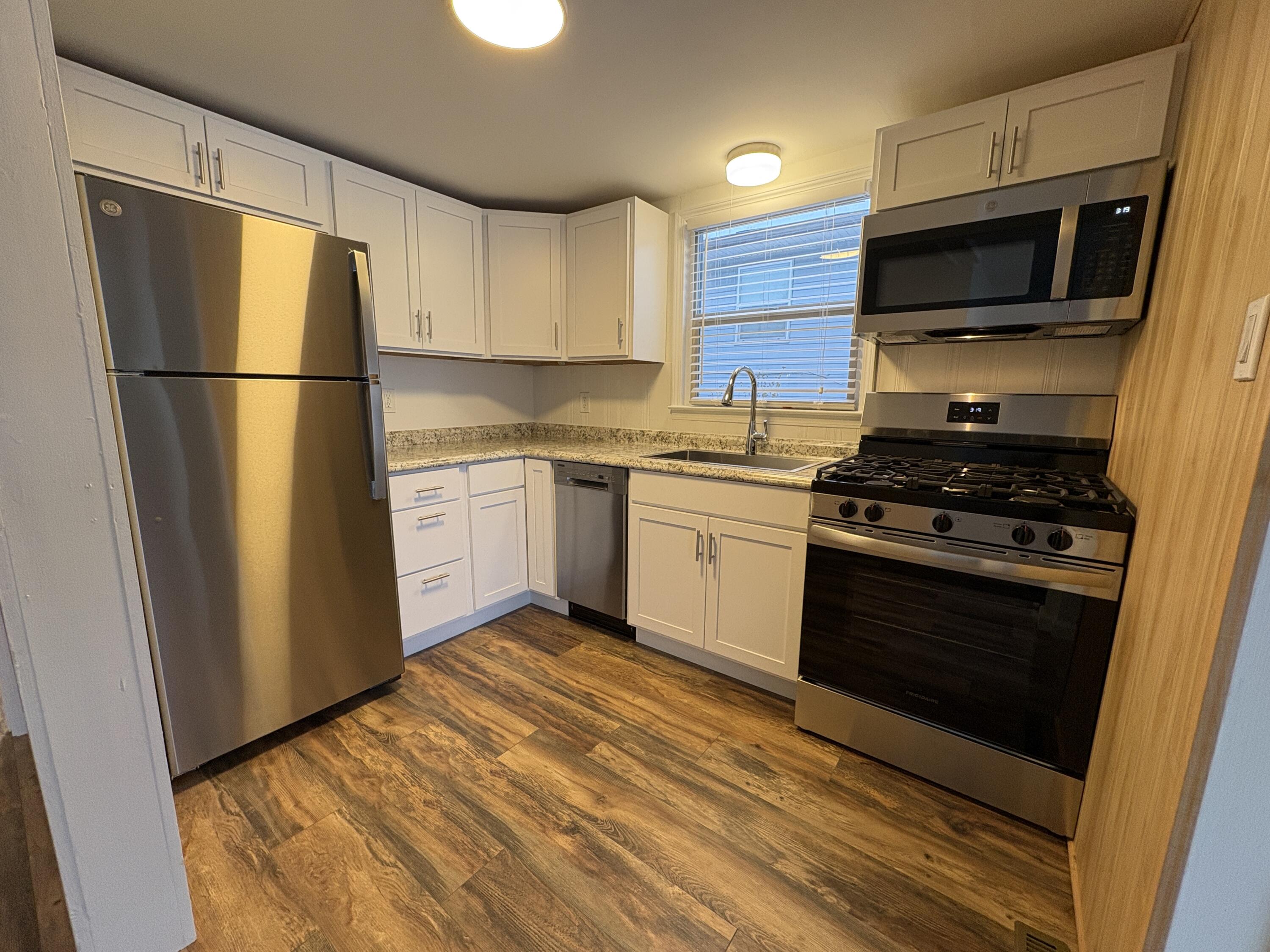 121 W Lakeview Drive