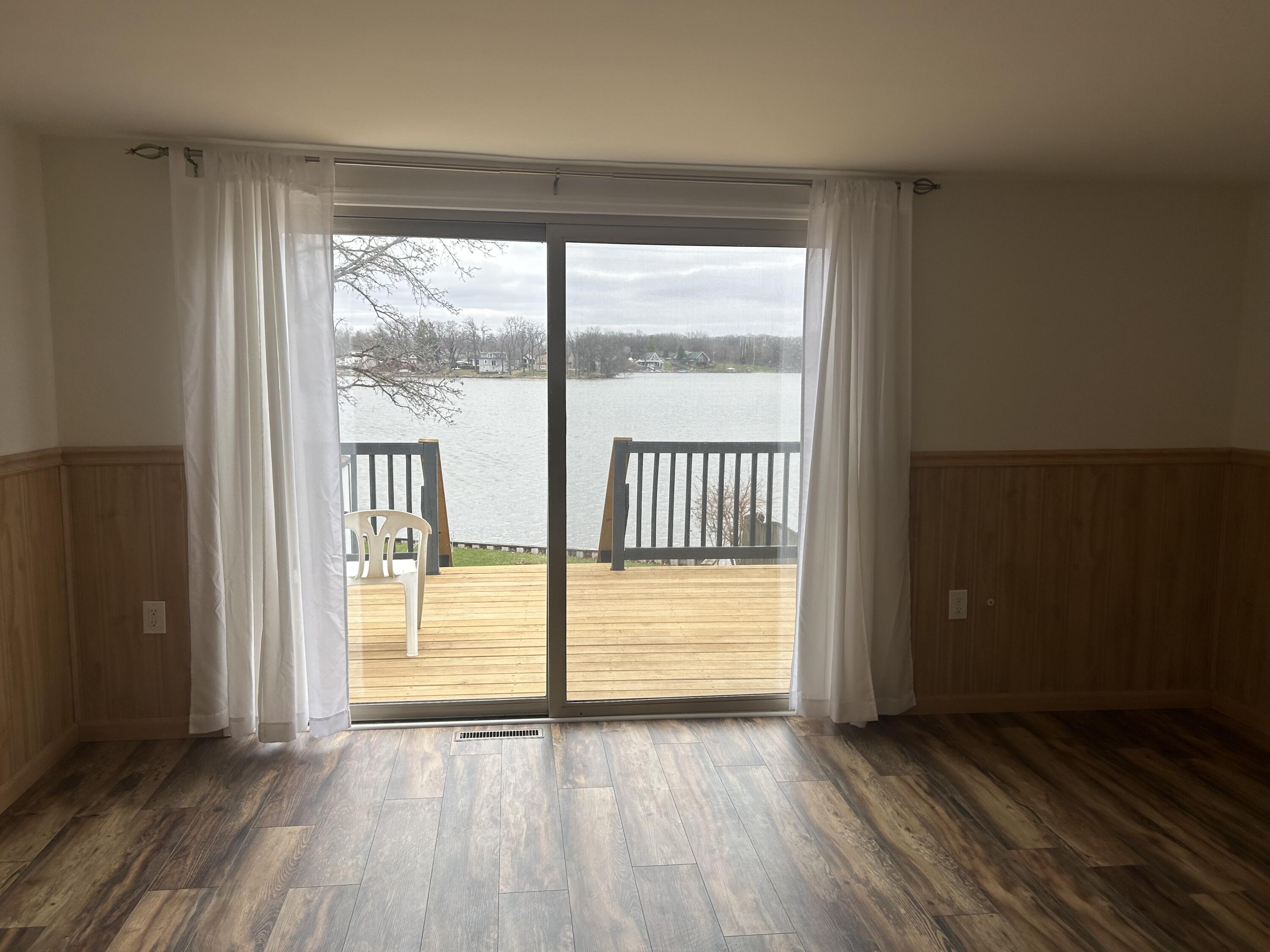 121 W Lakeview Drive