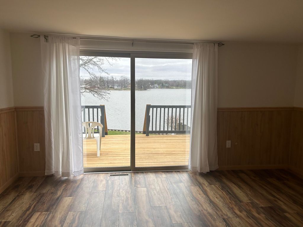 Photo of 121 W Lake View Drive, Lowell, IN 46356 (MLS # 836325)