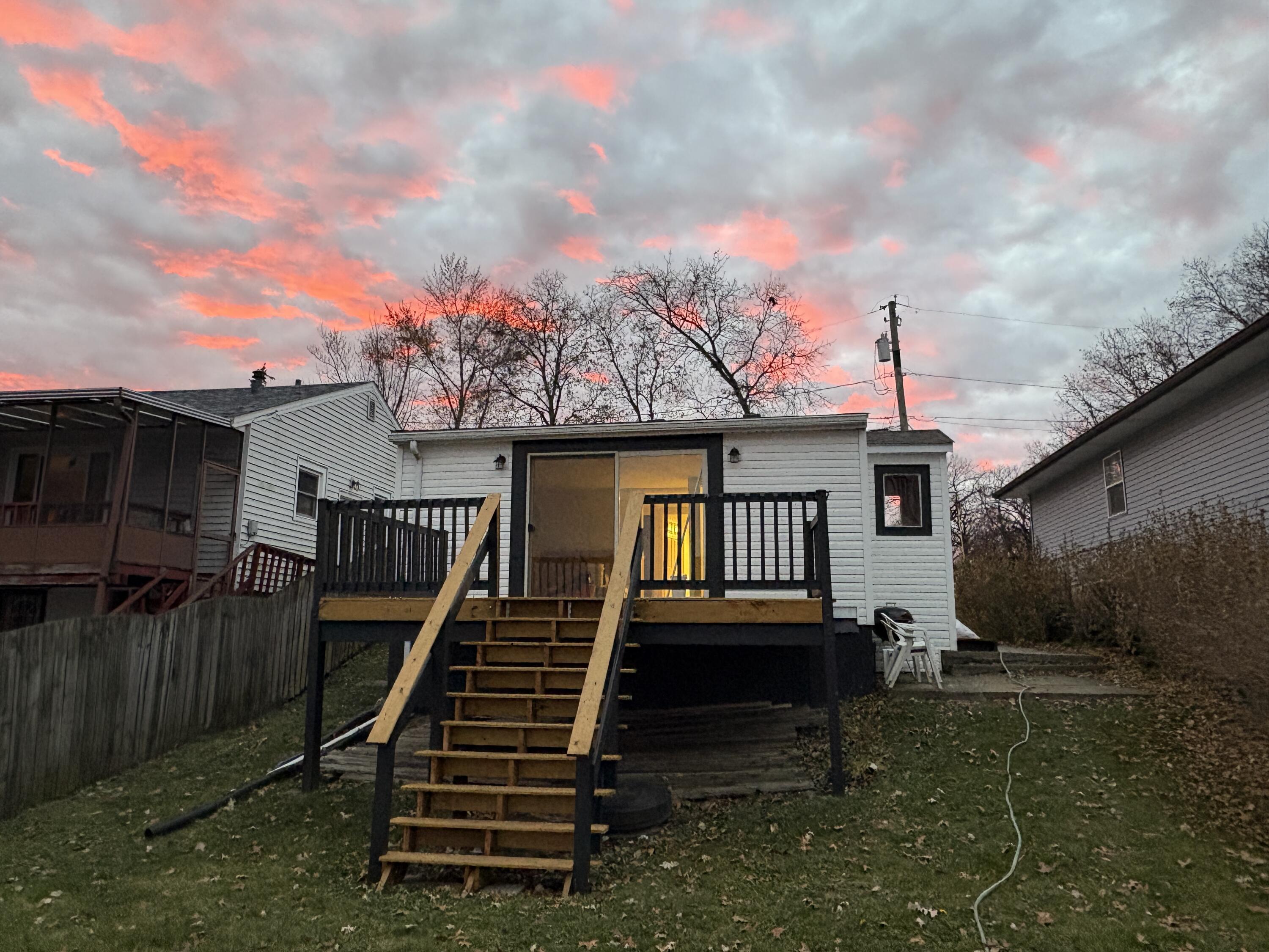 121 W Lakeview Drive