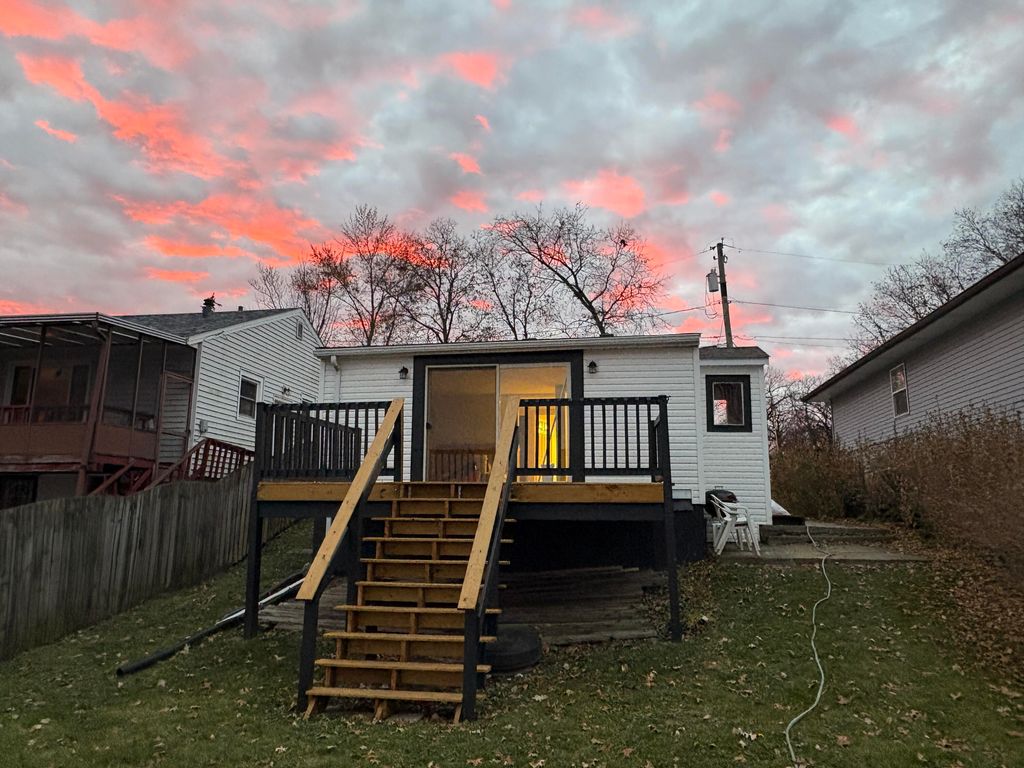 Photo of 121 W Lake View Drive, Lowell, IN 46356 (MLS # 836325)