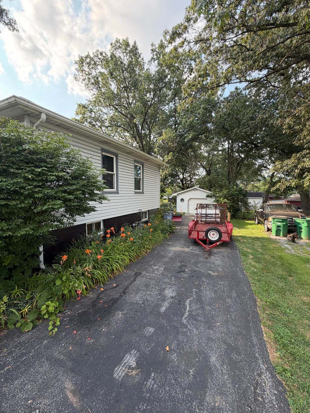 Photo of 1009 Riverlane Drive, Lake Station, IN 46405 (MLS # 842600)