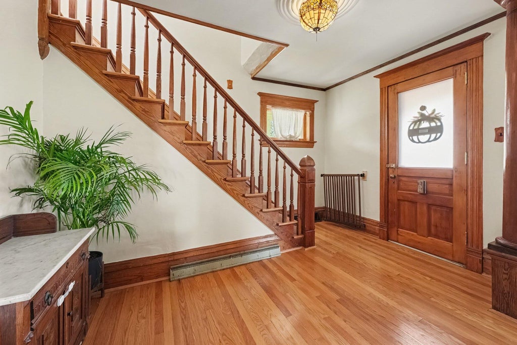 Photo of 118 S Ridge Street, Crown Point, IN 46307 (MLS # 845476)