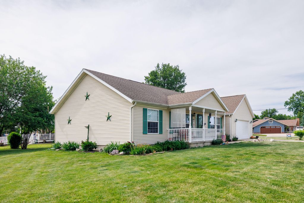 Photo of 210 N 6th Street, Kentland, IN 47951 (MLS # 839852)