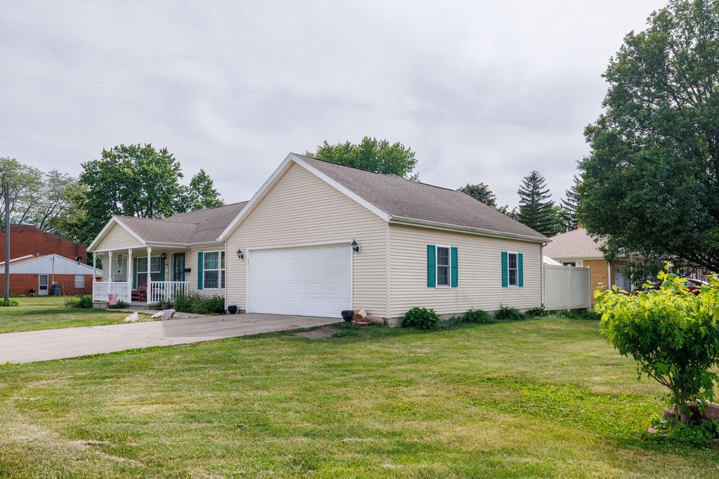 Photo of 210 N 6th Street, Kentland, IN 47951 (MLS # 839852)
