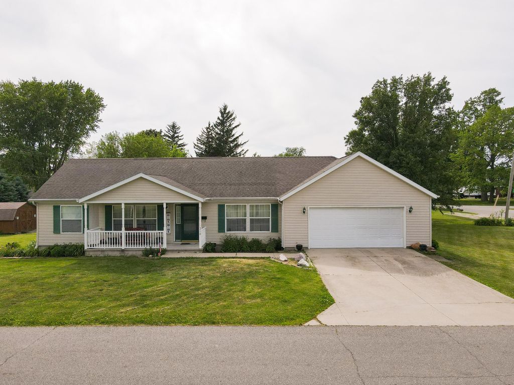 Photo of 210 N 6th Street, Kentland, IN 47951 (MLS # 839852)