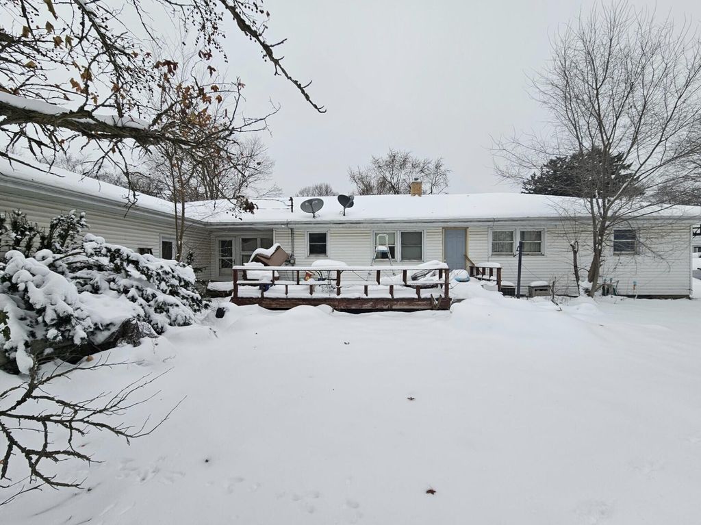 Photo of 826 S Mayflower Road, La Porte, IN 46350 (MLS # 833224)