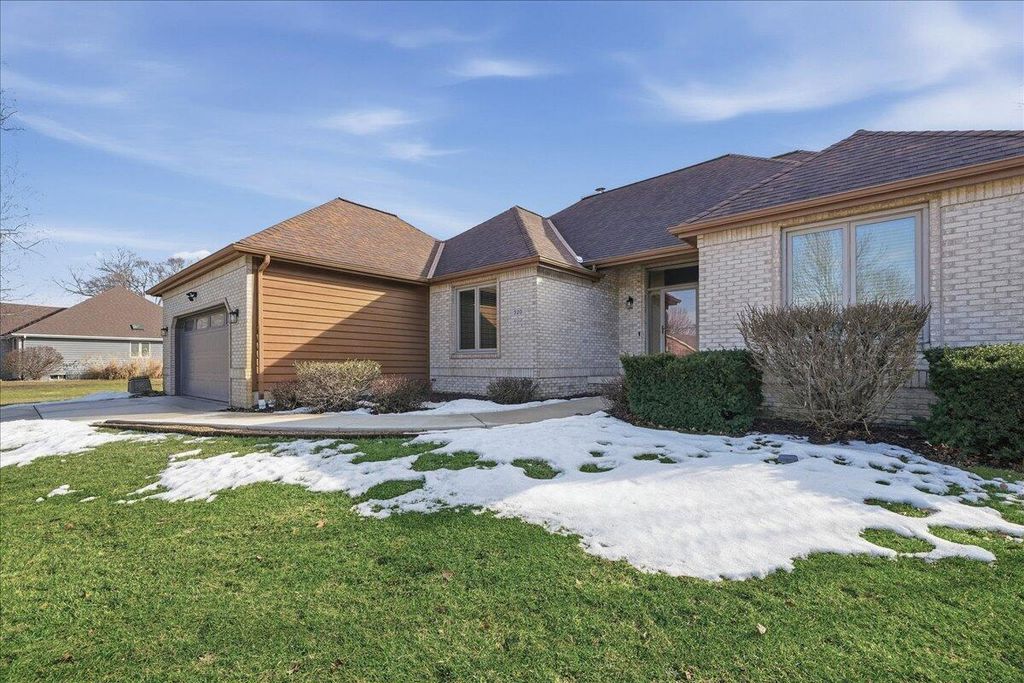 Photo of 320 Kenbridge Court, Valparaiso, IN 46385 (MLS # 834212)