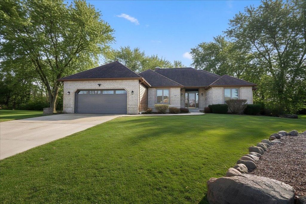 Photo of 320 Kenbridge Court, Valparaiso, IN 46385 (MLS # 834212)